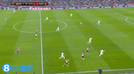 2-1逆转！超级后卫踢疯了，梅开二度导演逆袭，巴萨狂揽4连胜