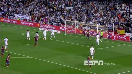 给你修修胡子，瓦科分享自己用剪刀剪克雷桑胡子的照片