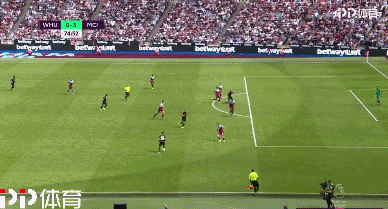 半场：莱比锡2-0法兰克福，哈德、鲍姆加特纳相互传射