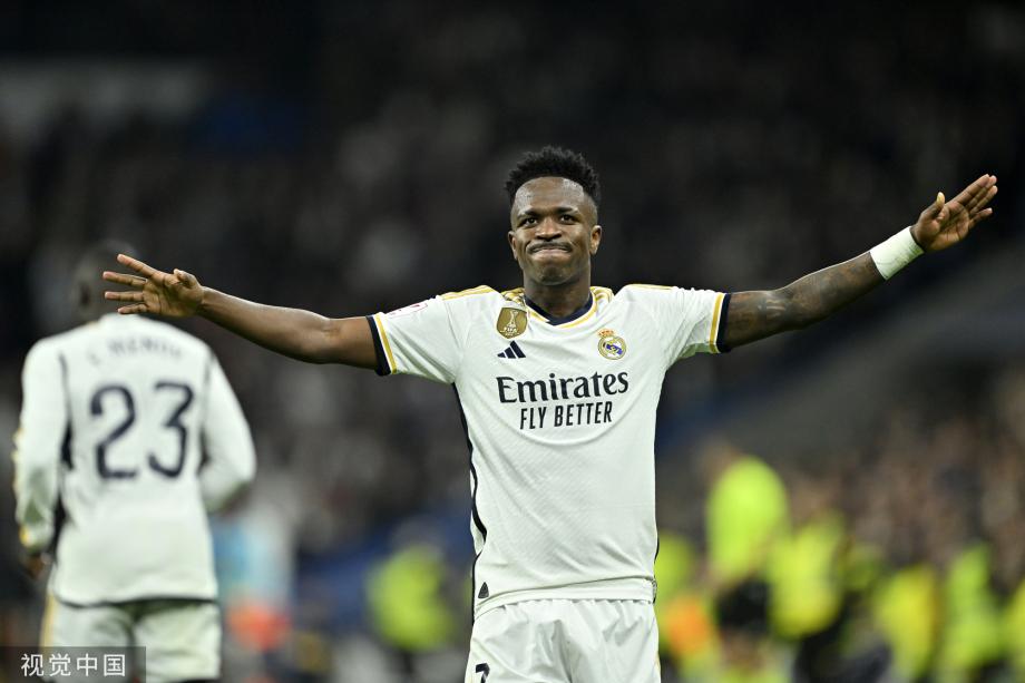 半场战报：尤文2-1卡利亚里，伊尔迪兹双响，弗拉霍维奇伤退