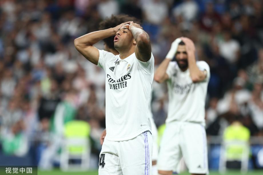 艾顿是湖人队史首位100%命中率0失误且砍两双的首发球员