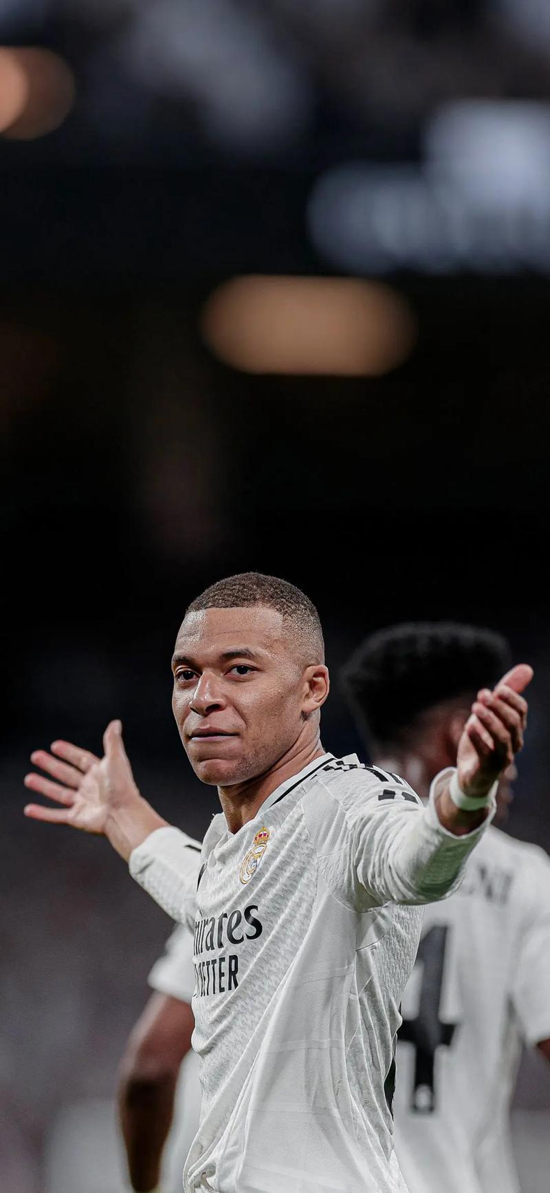 罗马主帅临场指挥获赞